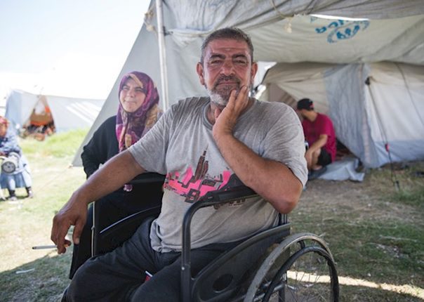Yusuf Adaas, 47-letni krawiec, został ranny w Aleppo i stracił prawą nogę. © Amnesty International (Photo: Richard Burton)