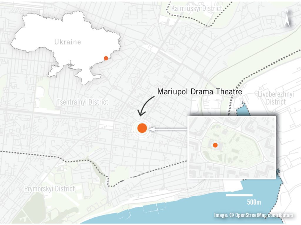 Mapa przedstawiająca lokalizację Teatru Dramatycznego w Mariupolu wraz z mapą Ukrainy przedstawiającą położenie Mariupola.