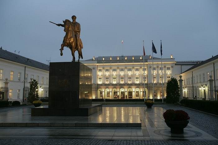 Zdjęcie Pałacu Prezydenckiego w Warszawie.